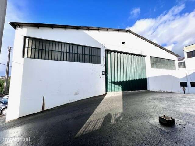 Armazém na Zona Industrial das Travessas, São João da Madeira  - Grande imagem: 1/20