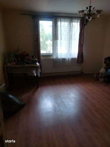 Casa central singur in curte - Imagine principală: 5/8