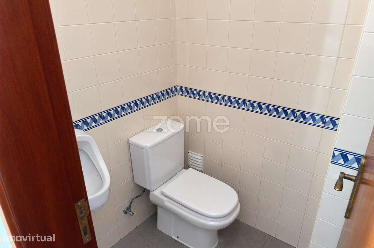 Loja de 108 m² com Potencial de Conversão em T3 – Santana, Sesimbra...-13