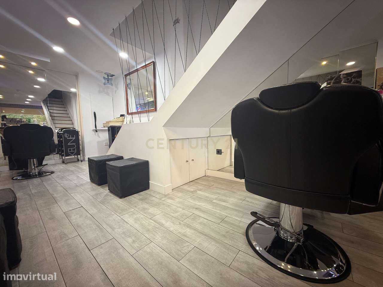 Loja totalmente equipada  – Santo António dos Cavaleiros-17