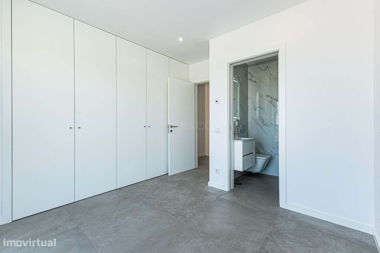 Moradia T3 com piscina e garagem - Mexilhoeira Grande-35