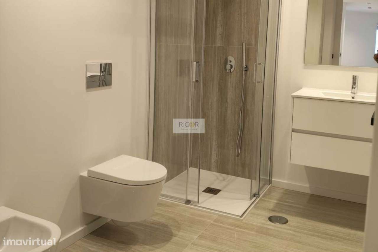 Apartamento T3 em Matosinhos, junto ao metro, pronto a habitar.-15