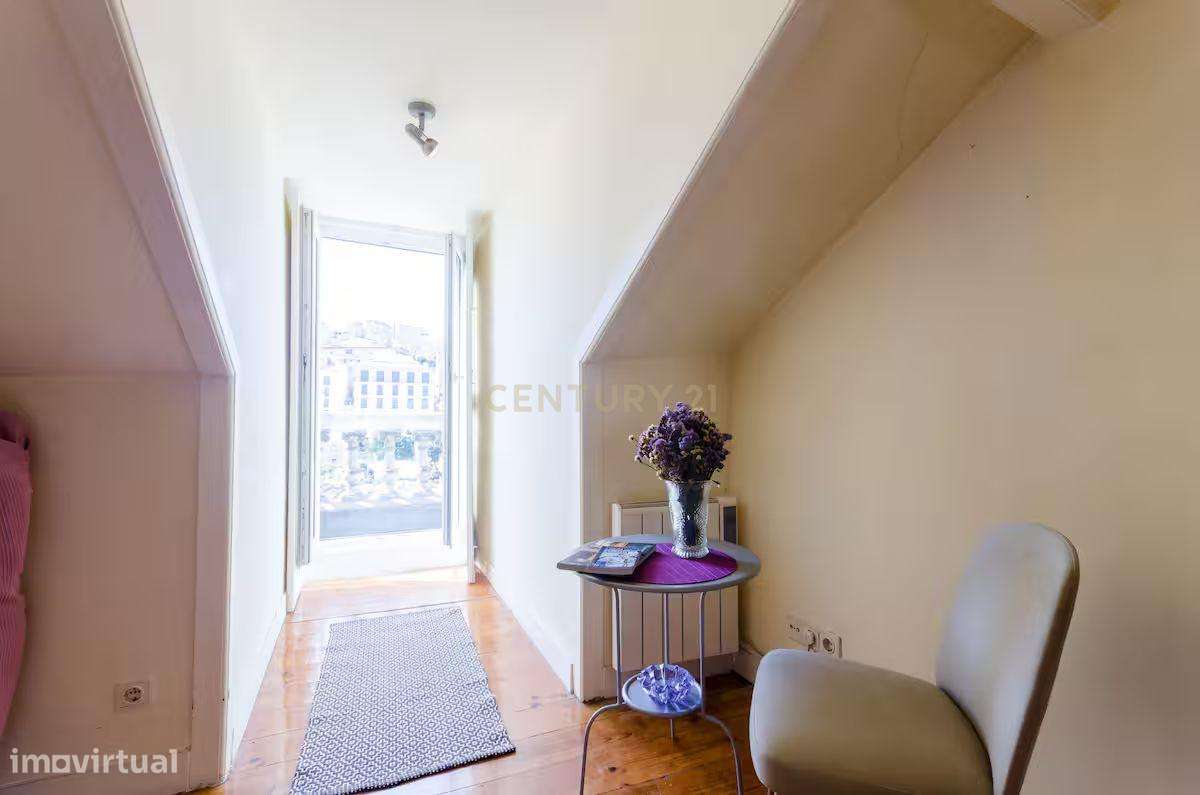 Apartamento T2 à venda na Rua da Mouraria-10