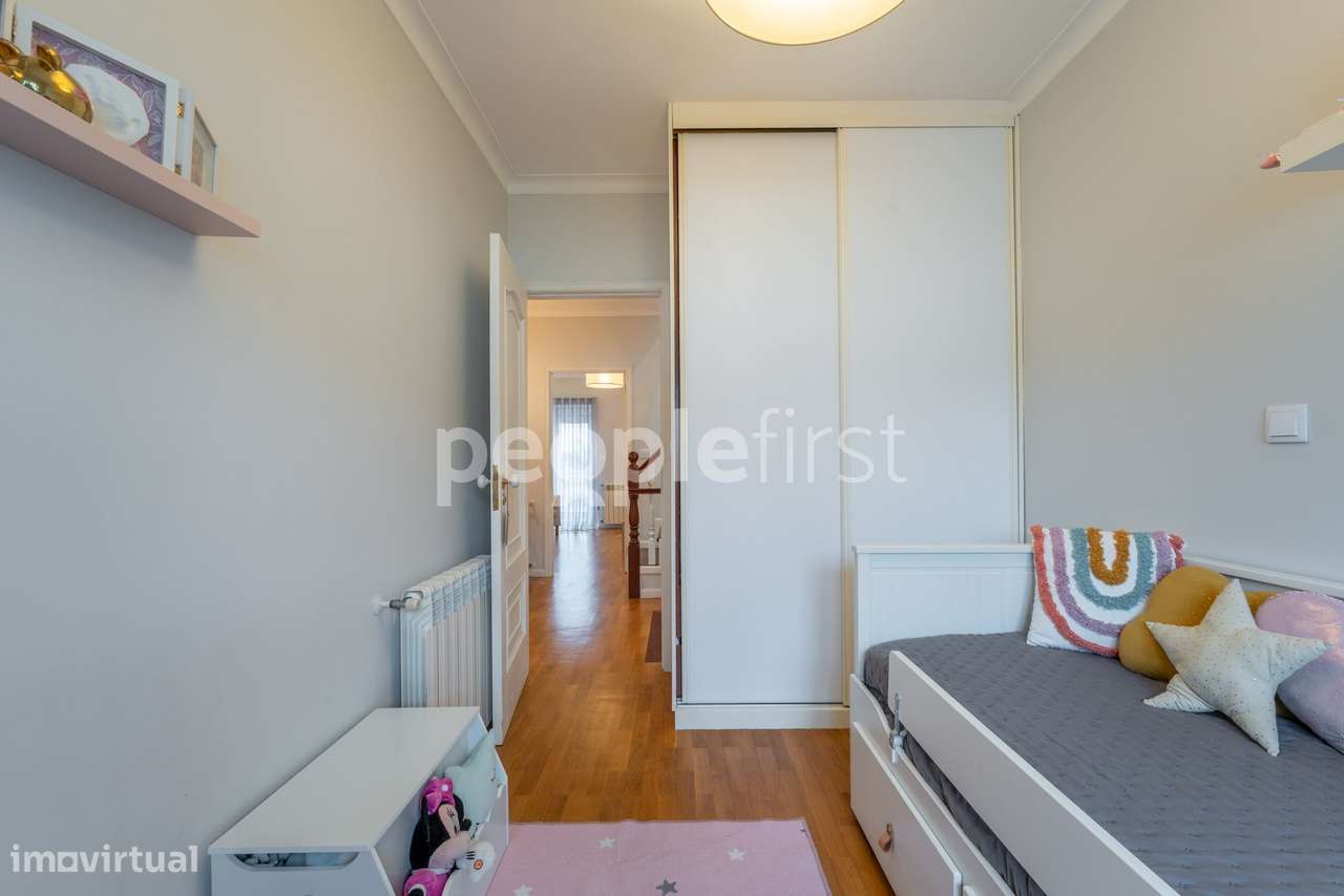 Moradia com garagem no centro da Senhora da Hora-21