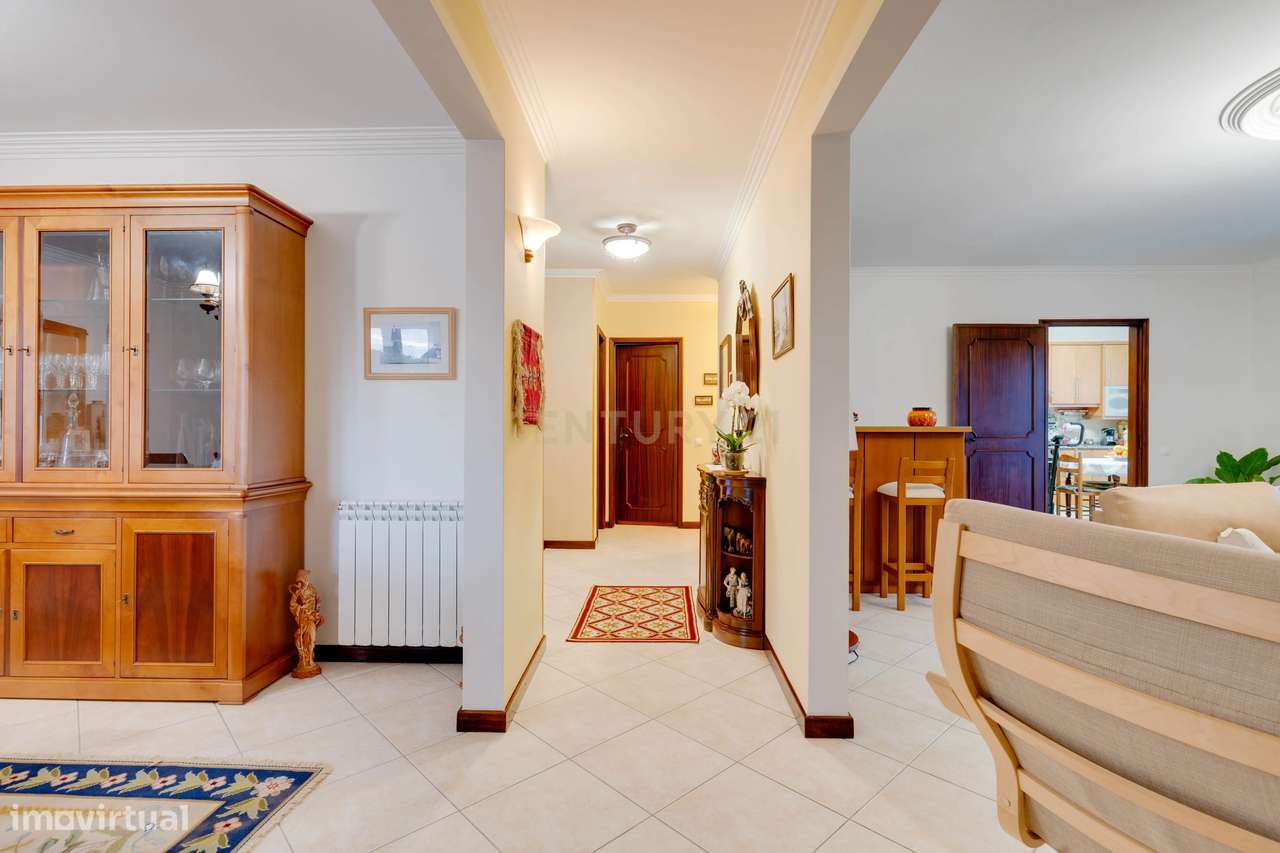 Moradia com um belissimo espaço exterior e praia privada!-27