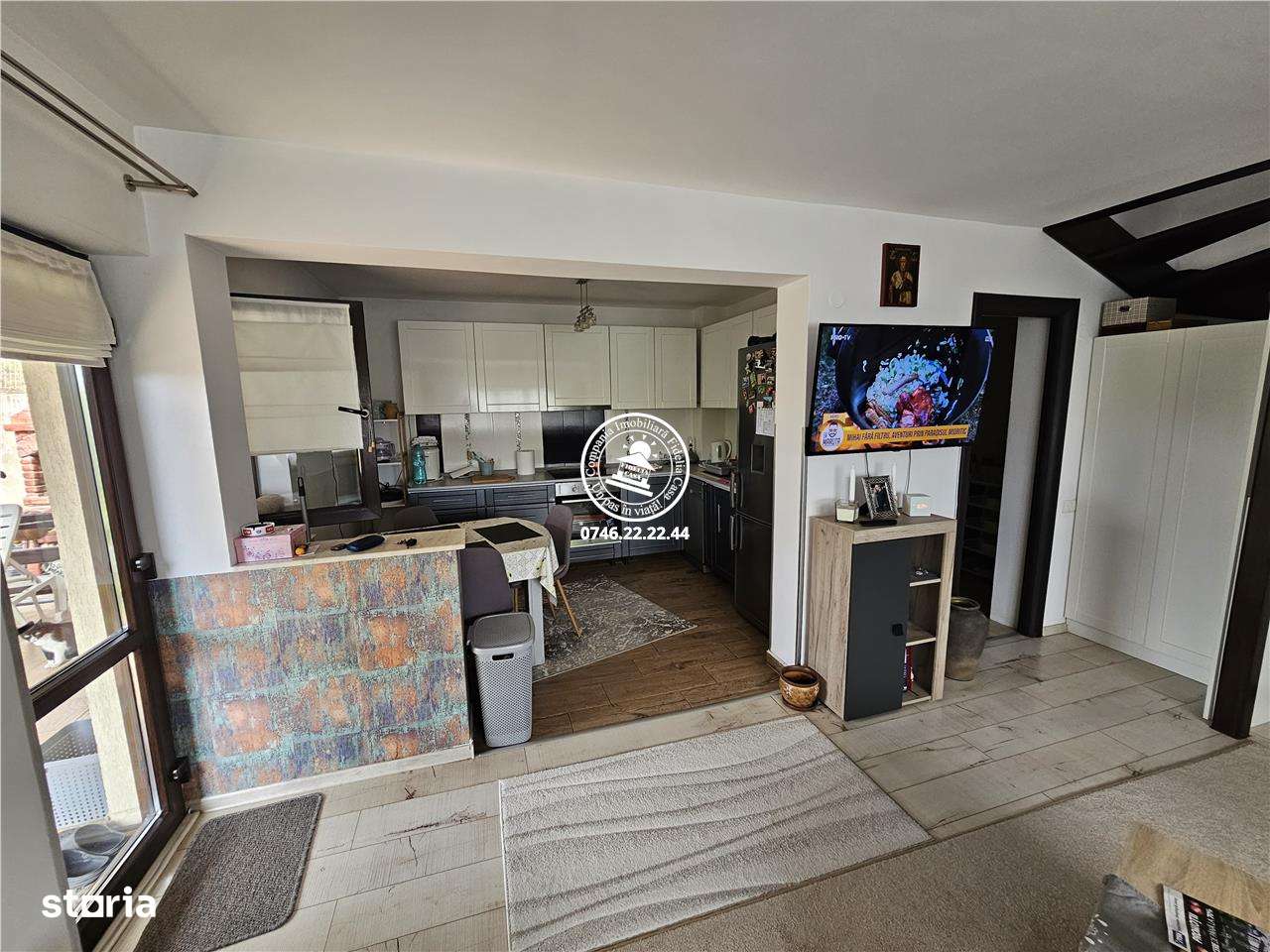 Casa in Aroneanu cu teren 571 mp cocheta cu priveliste spre lac - Imagine principală: 2/5