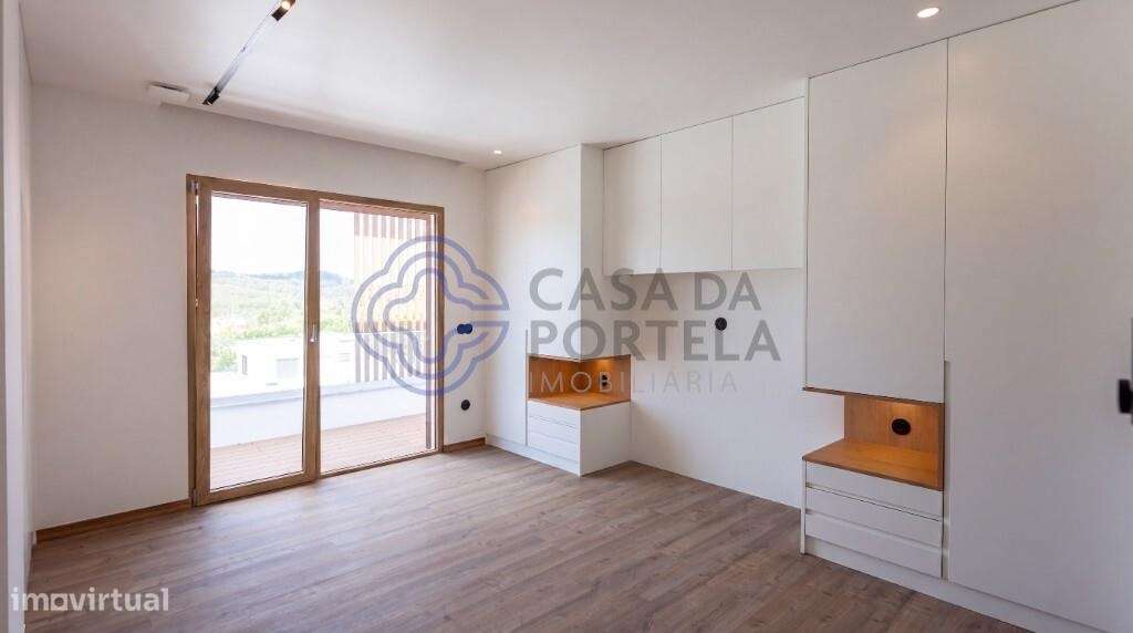 Moradia T4 com3 suites isolada-30