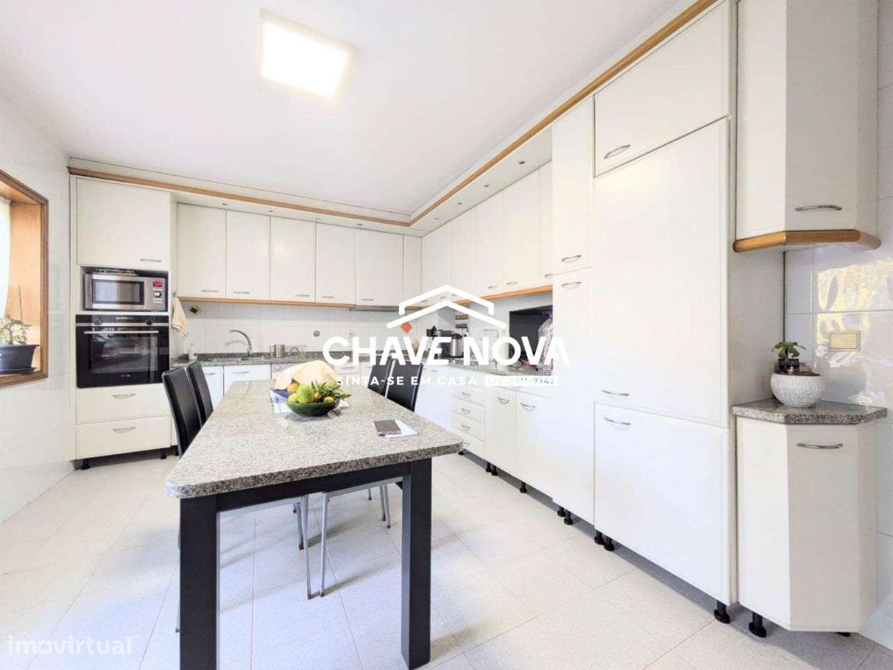 Moradia V4 geminada em Pedroso - Grande imagem: 5/25