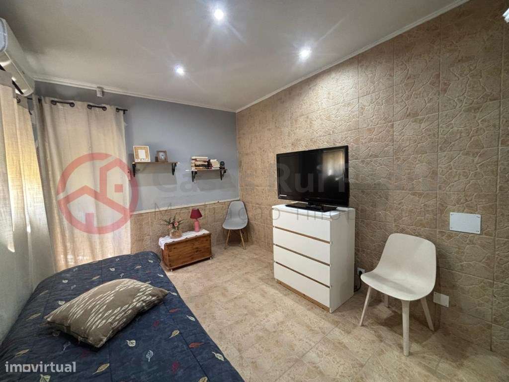 Moradia com dois apartamentos independentes no Laranjeiro, Almada-31