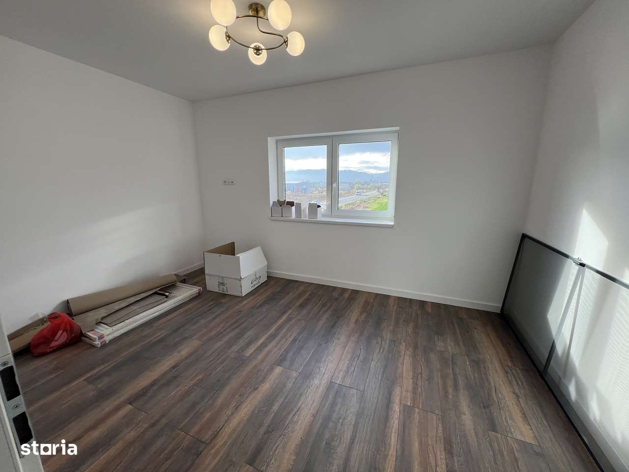 Apartament la cheie cu mobiler bucatarie - 4 camere, 2 bai, Terasa NOU - Imagine principală: 4/12