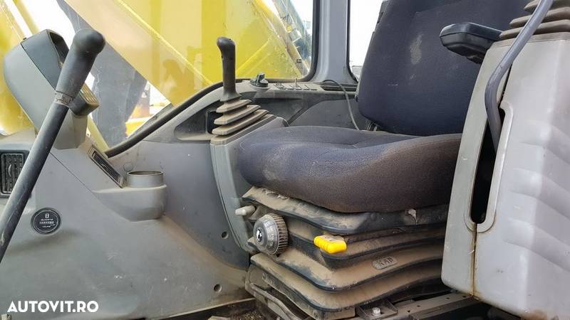 New Holland E 215 - 7