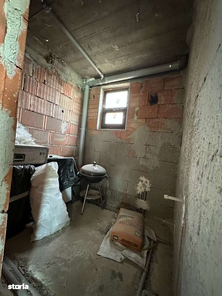 Casă cu 3 camere de vânzare în zona cazasu-5