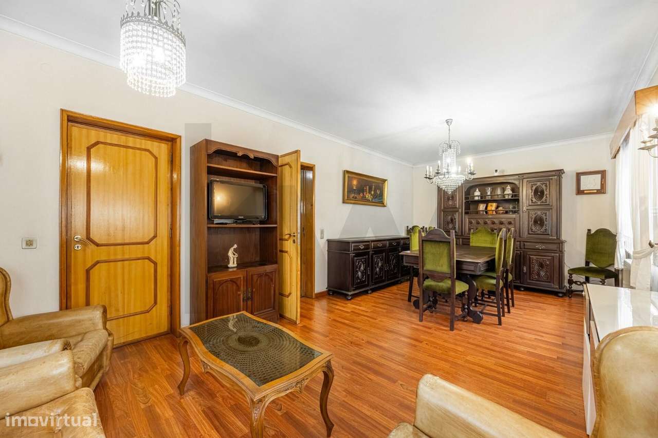 OPORTUNIDADE - PREÇO REVISTO | Moradia T4 de 3 Frentes em Oliveira do - Grande imagem: 3/17