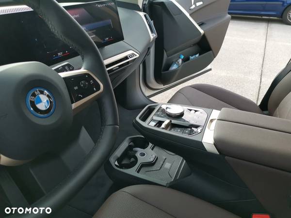 BMW iX xDrive40 - 13