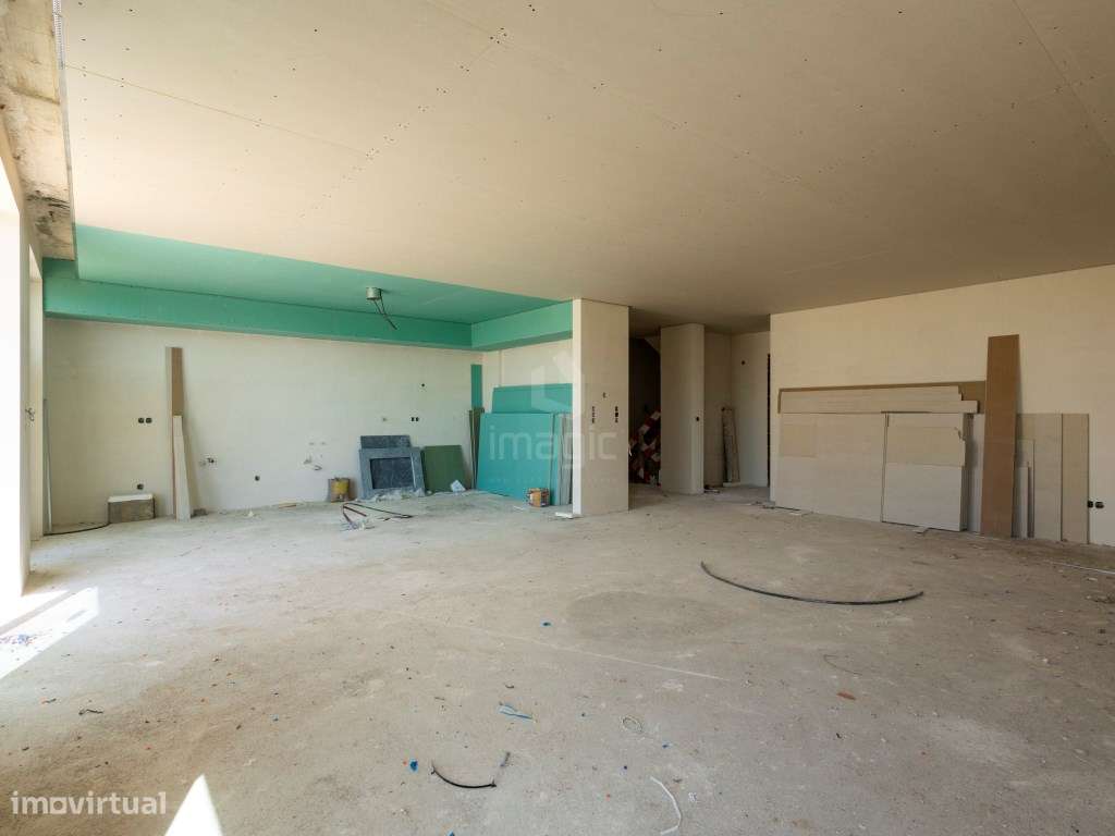 Moradia T4 nova com piscina e de Design moderno, em Mafra.-12