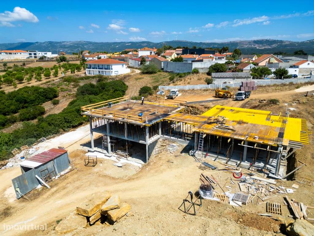 Moradia T4 moderna em construção com piscina em Évora de Alcobaça-22