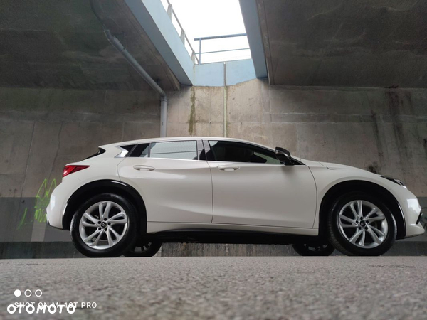 Infiniti Q30 1.6t Premium Tech Gallery White - 4