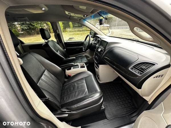 Chrysler Town & Country 3.8 Touring - 17