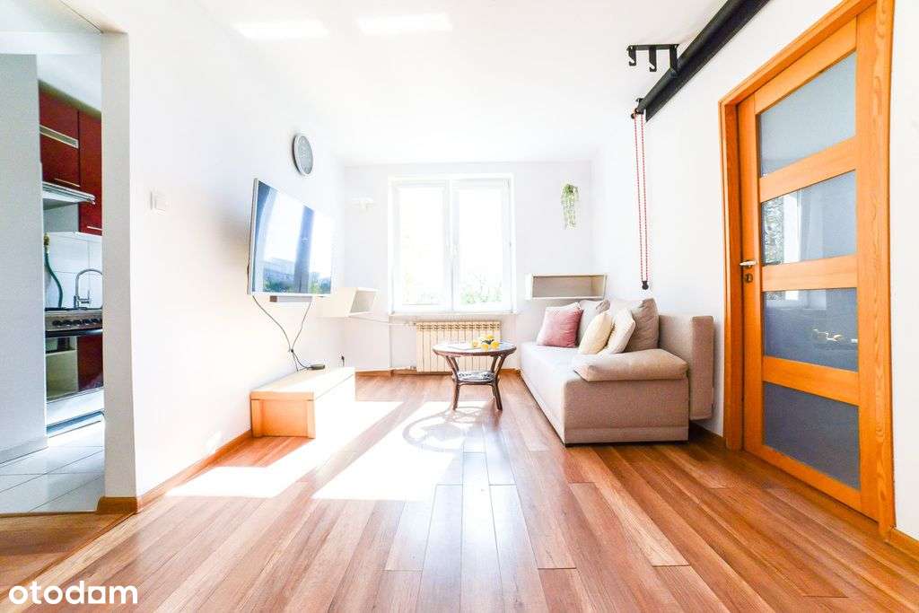 Trzy Pokoje! Doskonała Lokalizacj! Wyposażone!-1