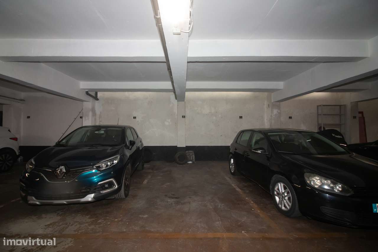 Espaçoso Apartamento T4 na Prestigiada Portela de Sacavém-28