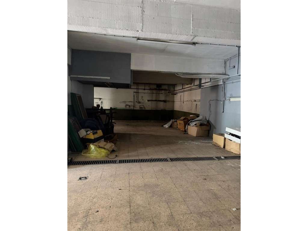 Armazém c/200m2 na Amadora-8
