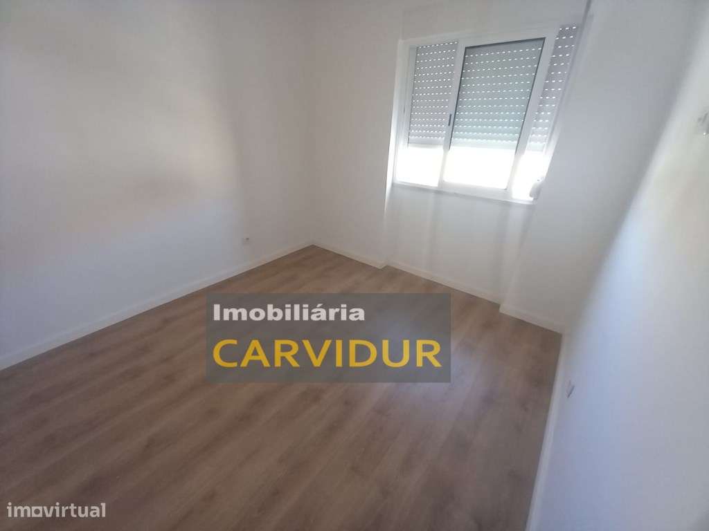 Baixa da Banheira T2 totalmente remodelado-5