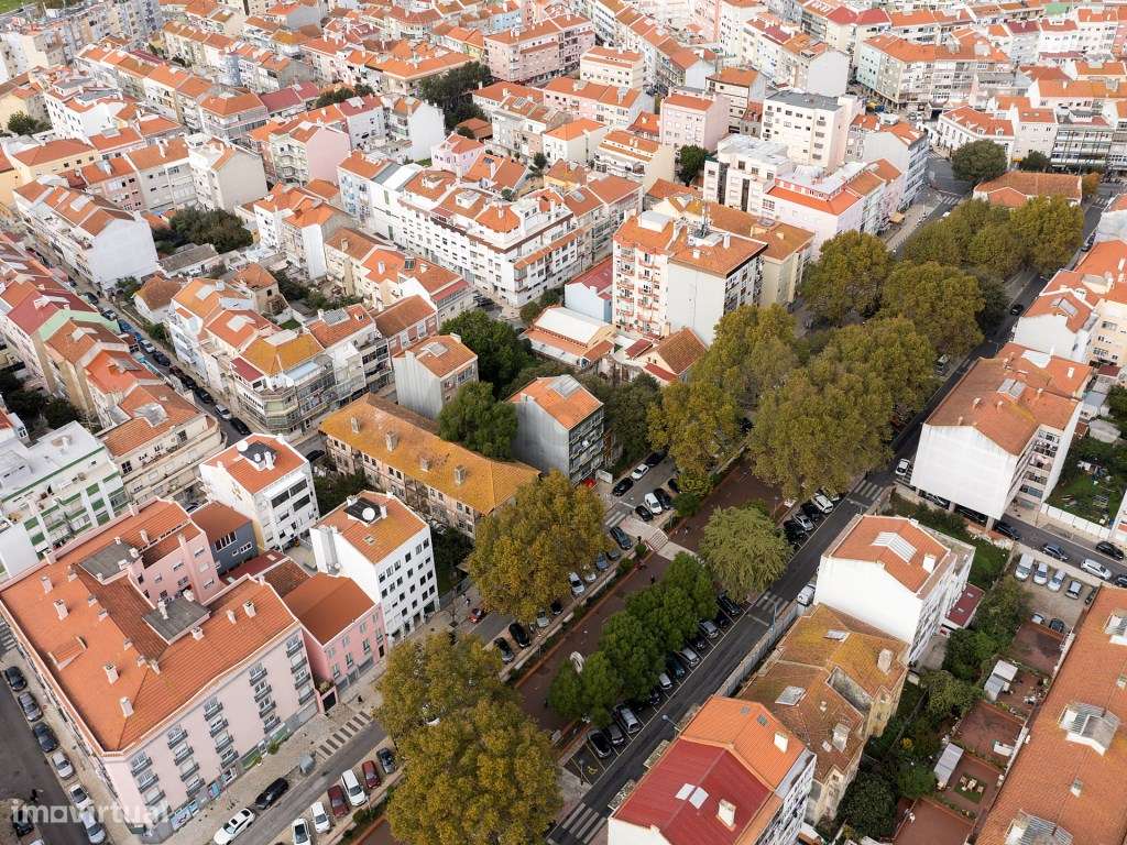Terreno Para Construir um Prédio Novo em Pleno Coração de Queluz - Grande imagem: 2/6