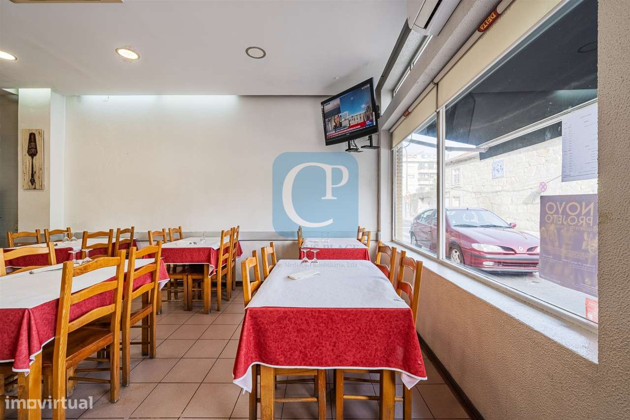 Restaurante completamente equipado junto ao estádio do Dragão - Grande imagem: 2/37