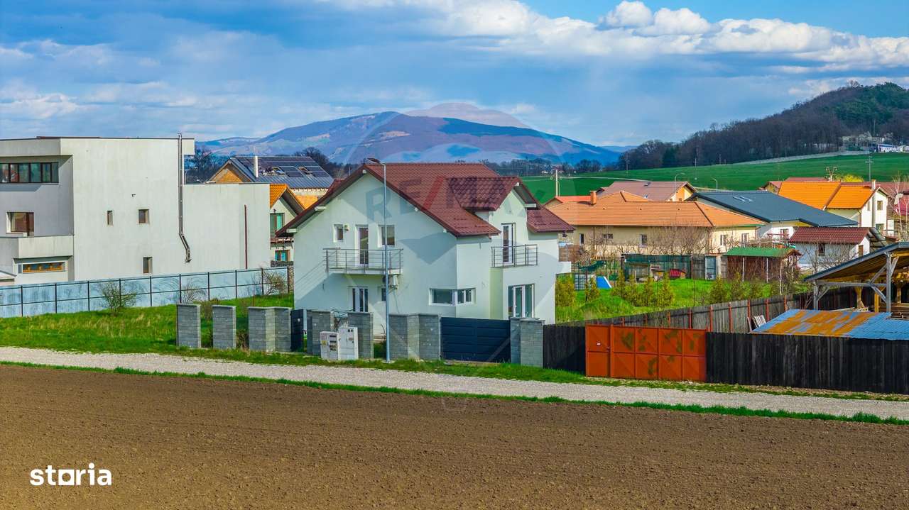Casă / Vilă oportunitate rar întâlnită !-0