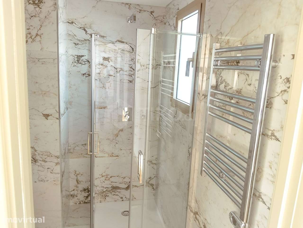 Apartamento T3 + 1 DUPLEX  com garagem/BOX  e arrumos à venda em Monti-25