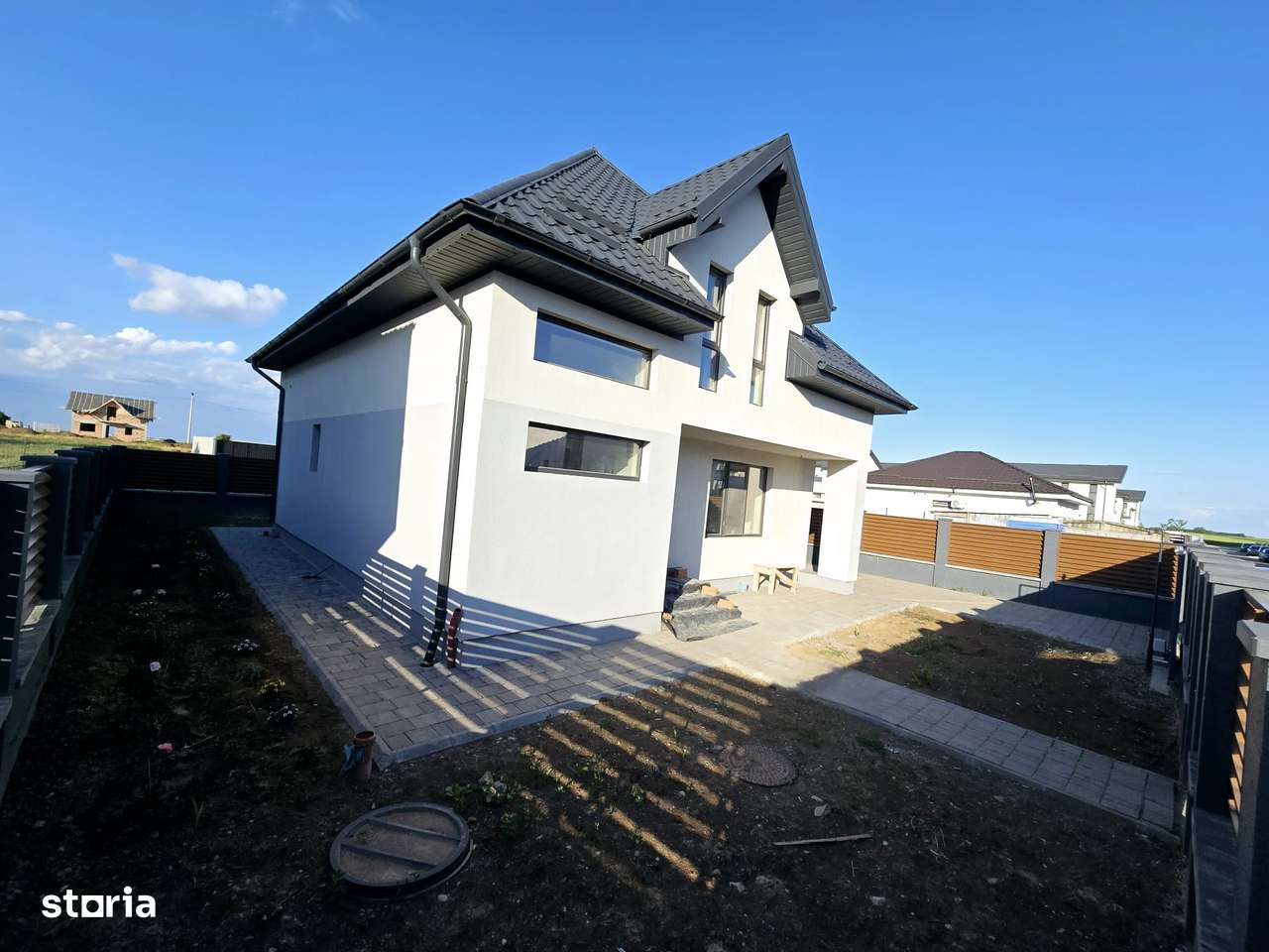 Vila individuala - 5 camere - 3 bai - dressing - beci -pod - Imagine principală: 3/13