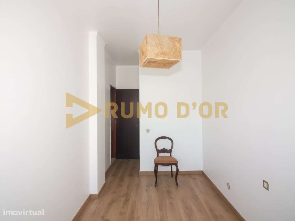 Apartamento T3 com Estacionamento Interno - Vila Franca de Xira-8