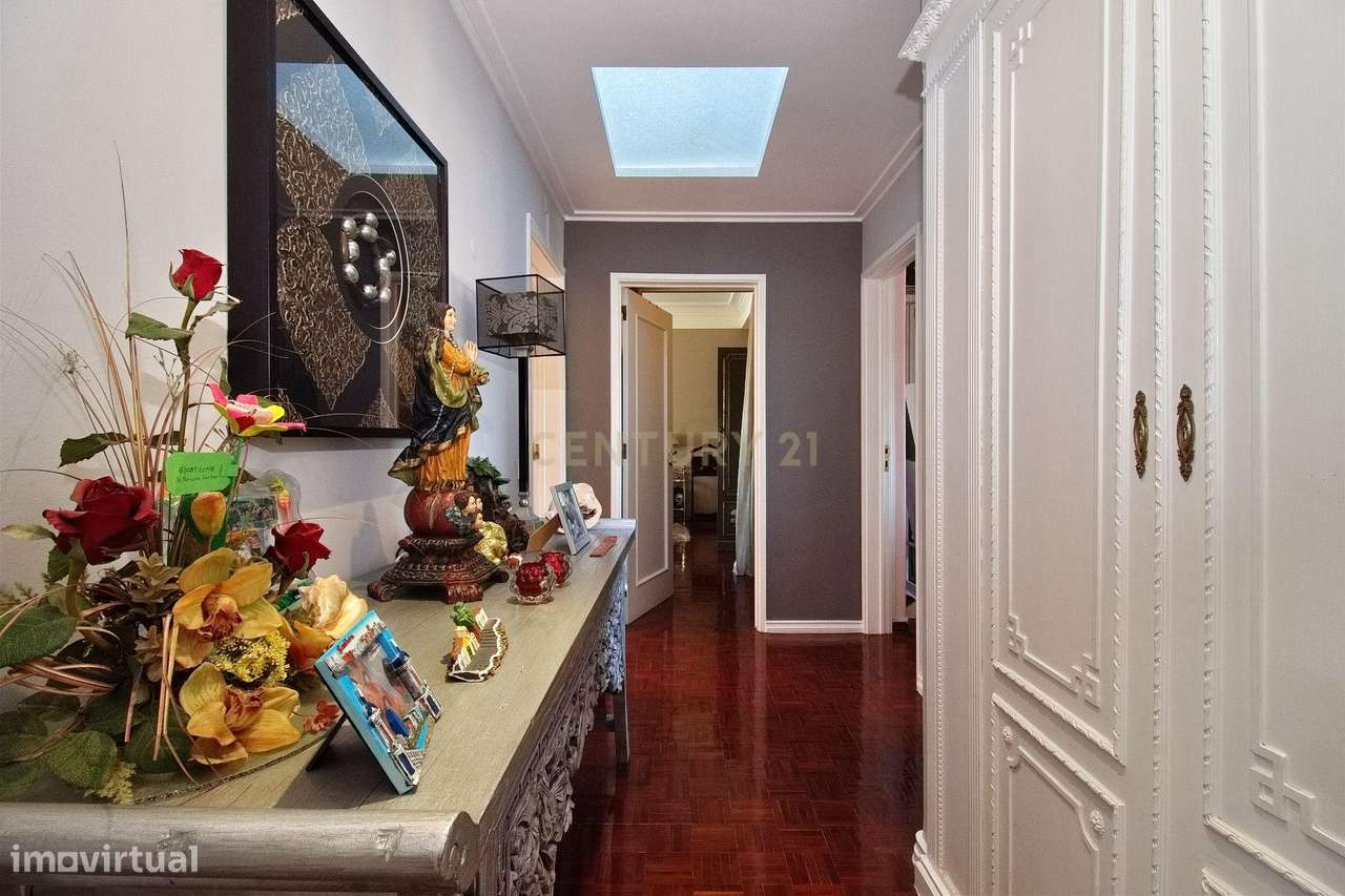 Apartamento T6 com Terraço e Vista 360º em Campolide - 314m²-25