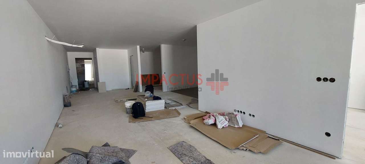 Apartamento T2 com terraço junto ao Metro-5