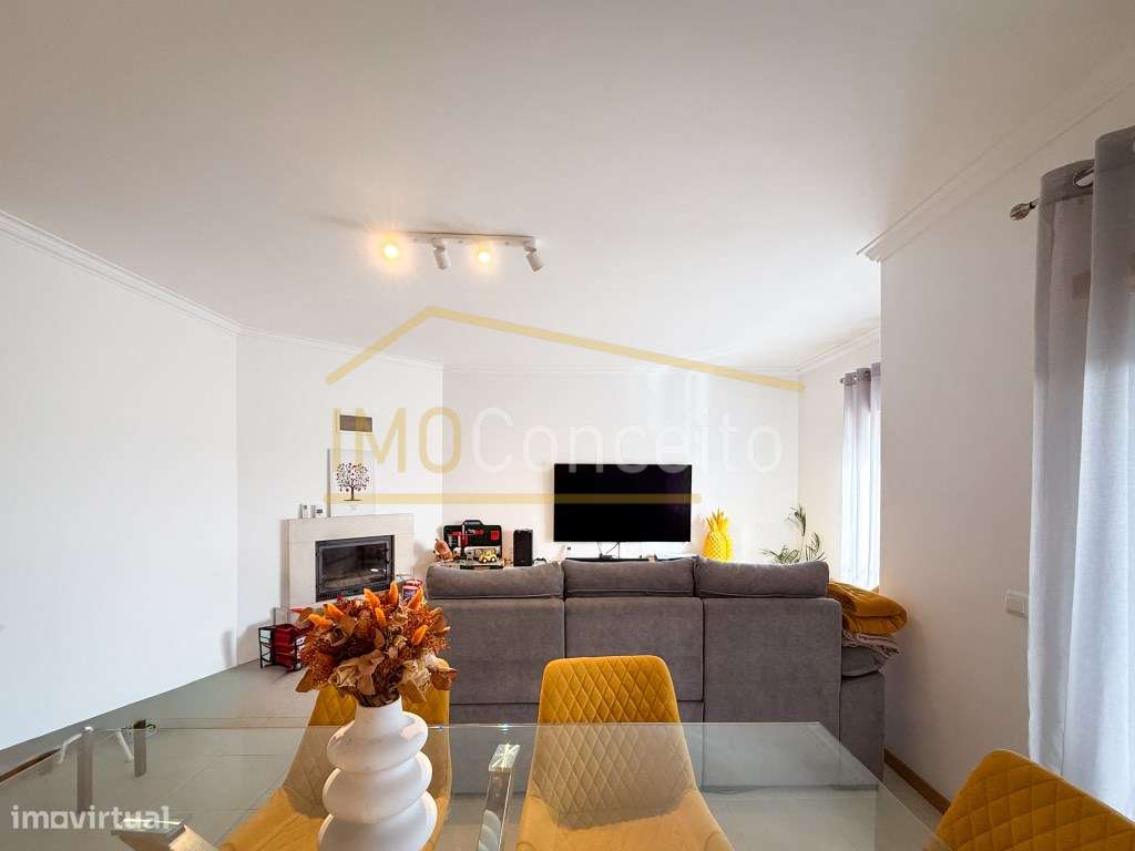 Apartamento T2+1 Duplex Com Garagem Fechada / Casais Castelos - Grande imagem: 2/32