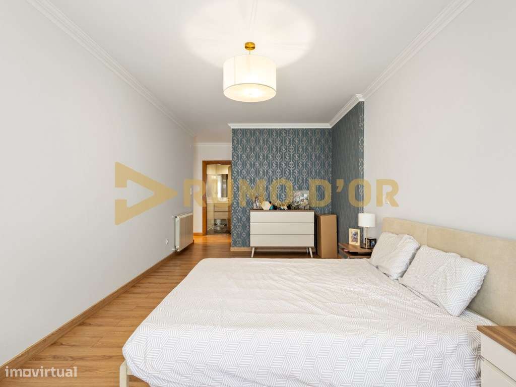 Exclusivo T3 em Condomínio Privado no Carregado com Terraço, Varand...-11