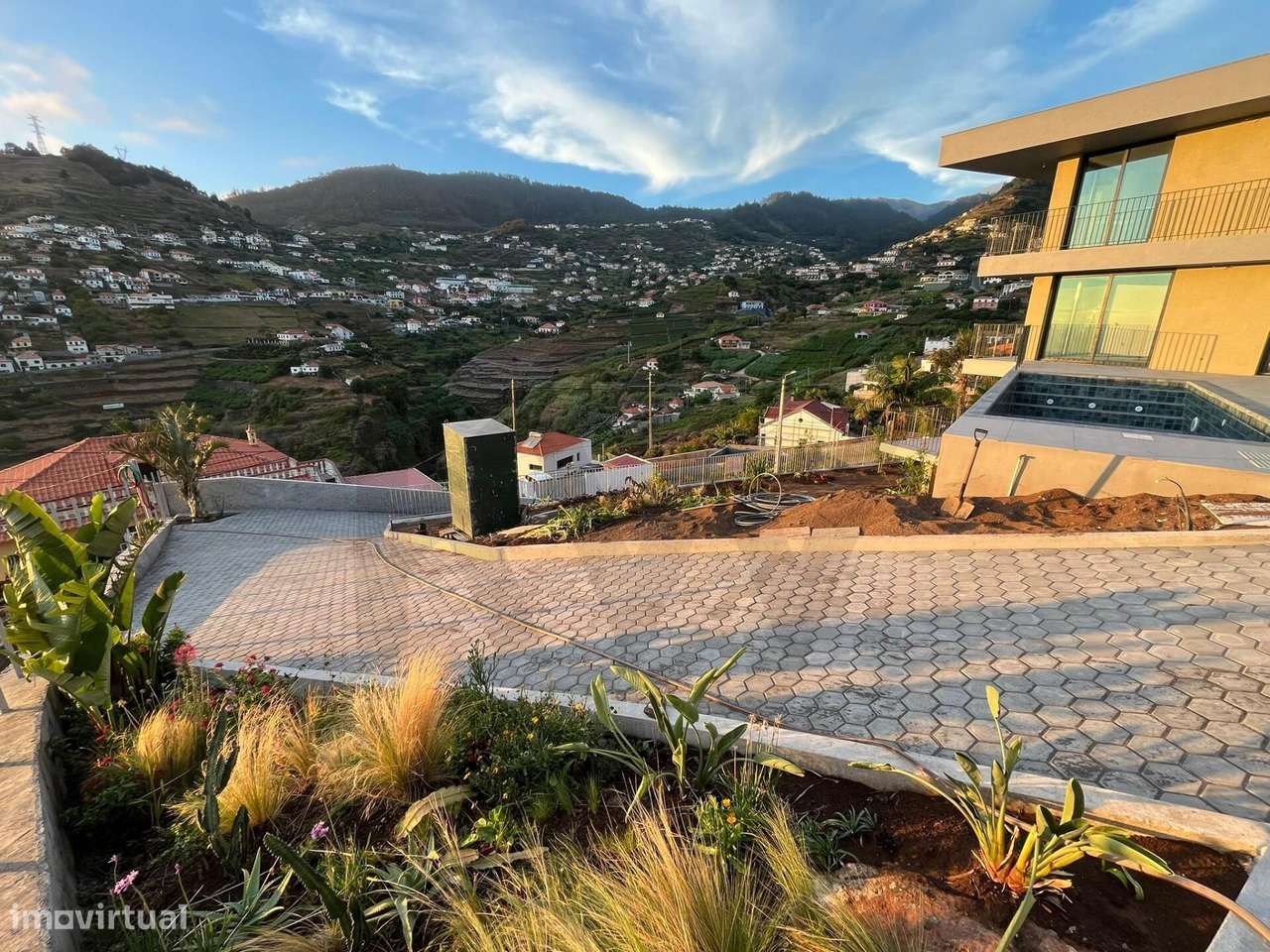 Excecional Moradia de Dois Pisos com Vistas Panorâmicas para o Mar  – - Grande imagem: 3/53