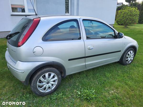 Opel Corsa 1.2 16V Cosmo - 3