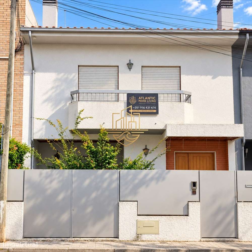 Moradia V5 Remodelada com Piscina, Terraço e Garagens | Alfena, Valong-19