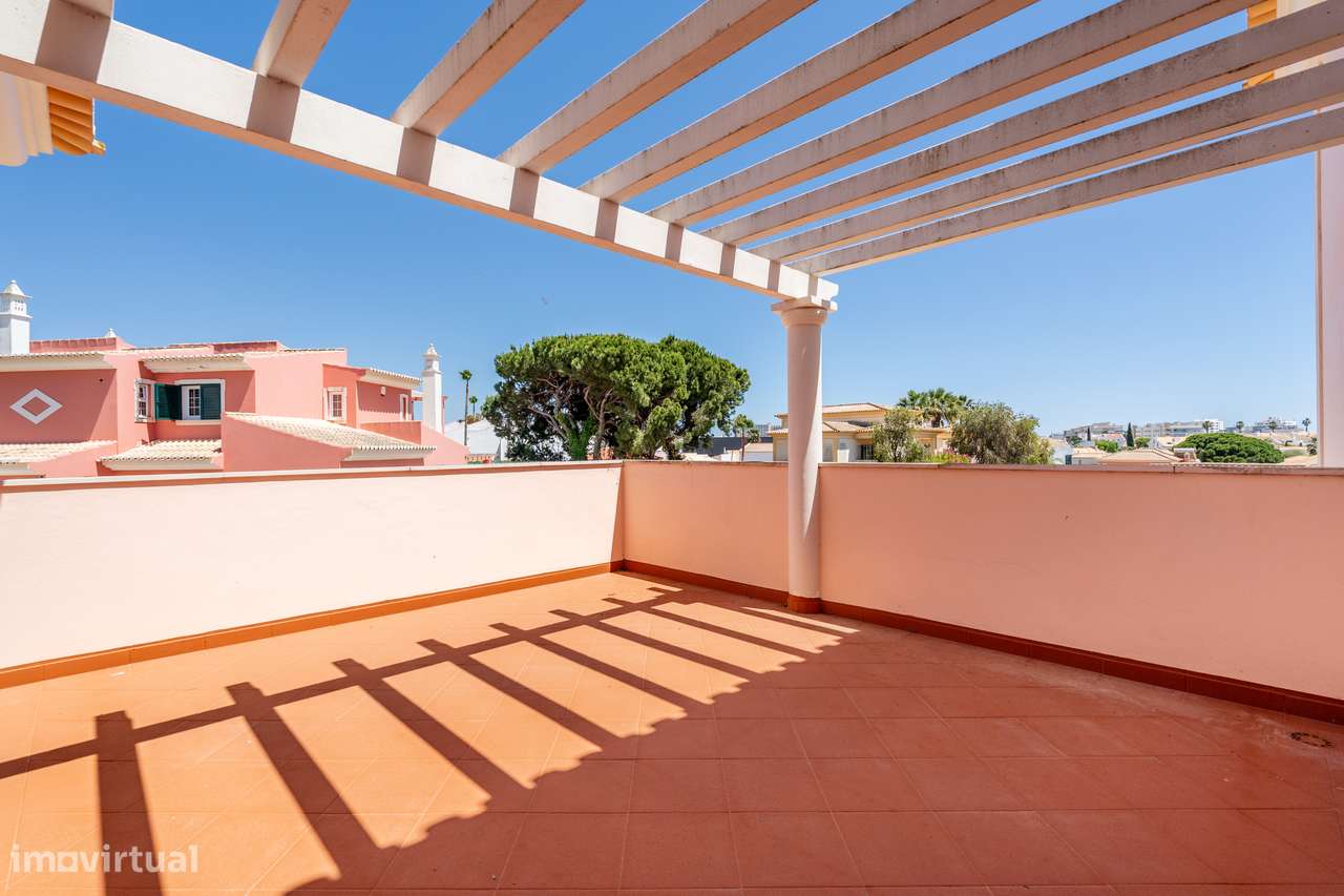Moradia Isolada T4+2 com Piscina Privada-33