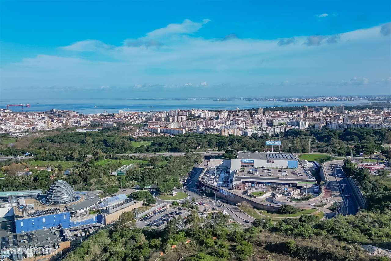 Moradia T4 em Construção em Vale Flores - Feijó Almada-3