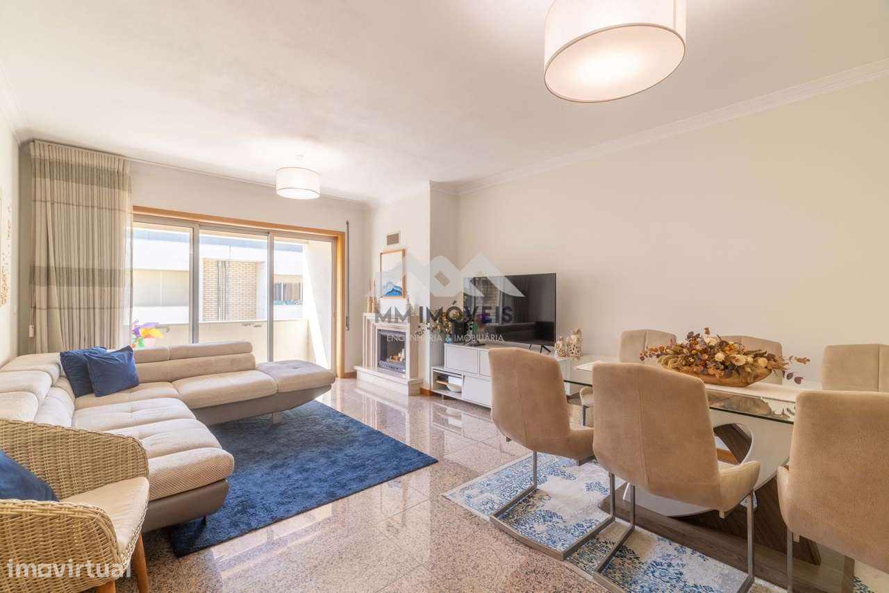 Apartamento T2 | Condomínio Fechado | Maia | Varandas | Box - Grande imagem: 3/54