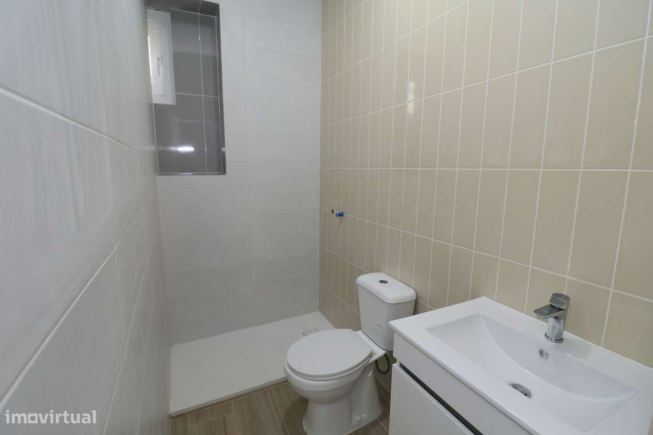 Venda de atelier convertido em habitação a estrear T4 Venteira Amadora-5