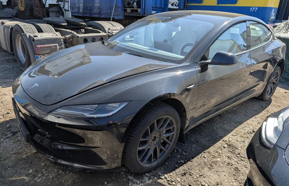 Tesla Model 3 2024