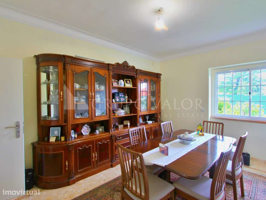 Moradia T4 com Garagem e Logradouro de 200m2 - Algueirão Mem Martins-5