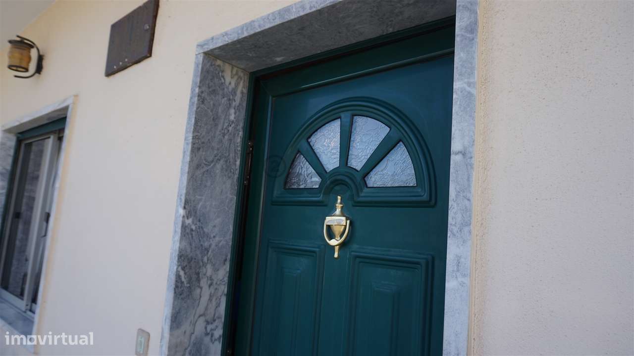 Moradia para Restaurar T3 Venda em Santa Iria de Azoia, São João da Ta - Grande imagem: 5/51