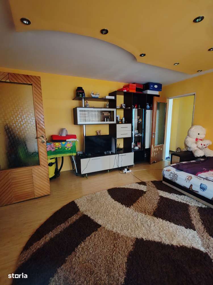 Vând apartament 3 camere micro 4-4