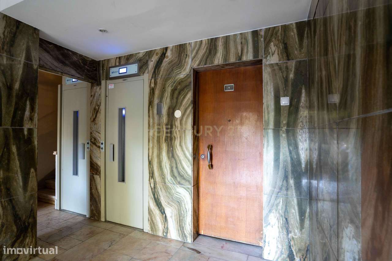 Apartamento T3 pleno de luminosidade em zona premium de Benfica-28