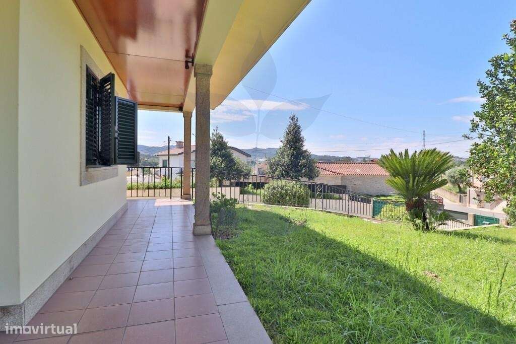 Moradia Térrea T4 e Anexo em Pedra tipo T0 - Grande imagem: 4/37