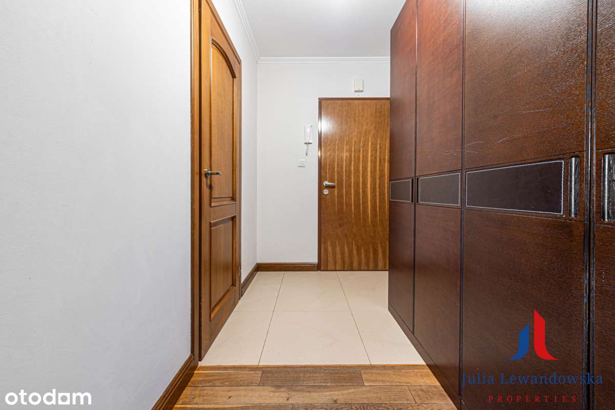 Rodzinne mieszkanie z dużym zielonym ogrodem-11